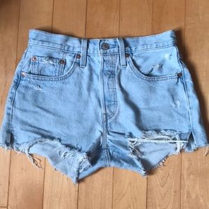BNWT Levi 501 Jean Shorts, Size 26